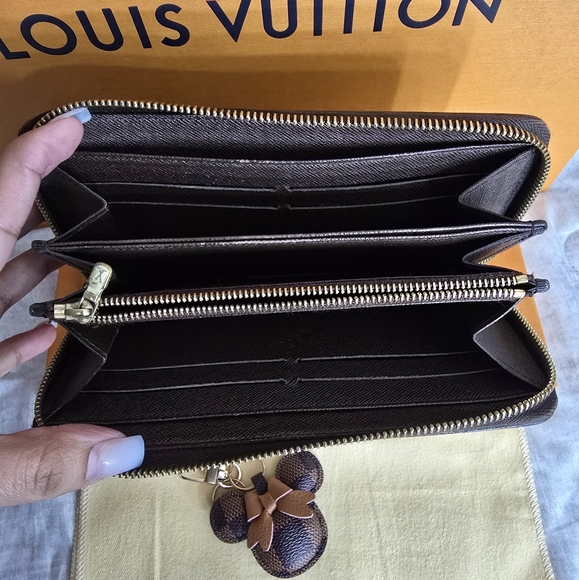 Louis Vuitton DE Zippy Wallet🤎 - Picture 13 of 17